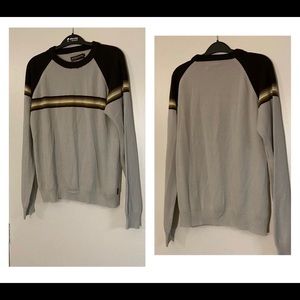Billabong men’s long sleeve sweater is a size Small.